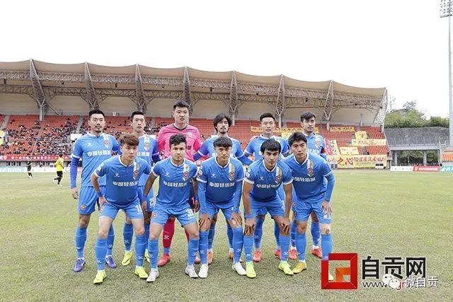 排面？水晶宫夺冠后日本国脚获8秒特写 此前亚洲球员捧杯被切镜头